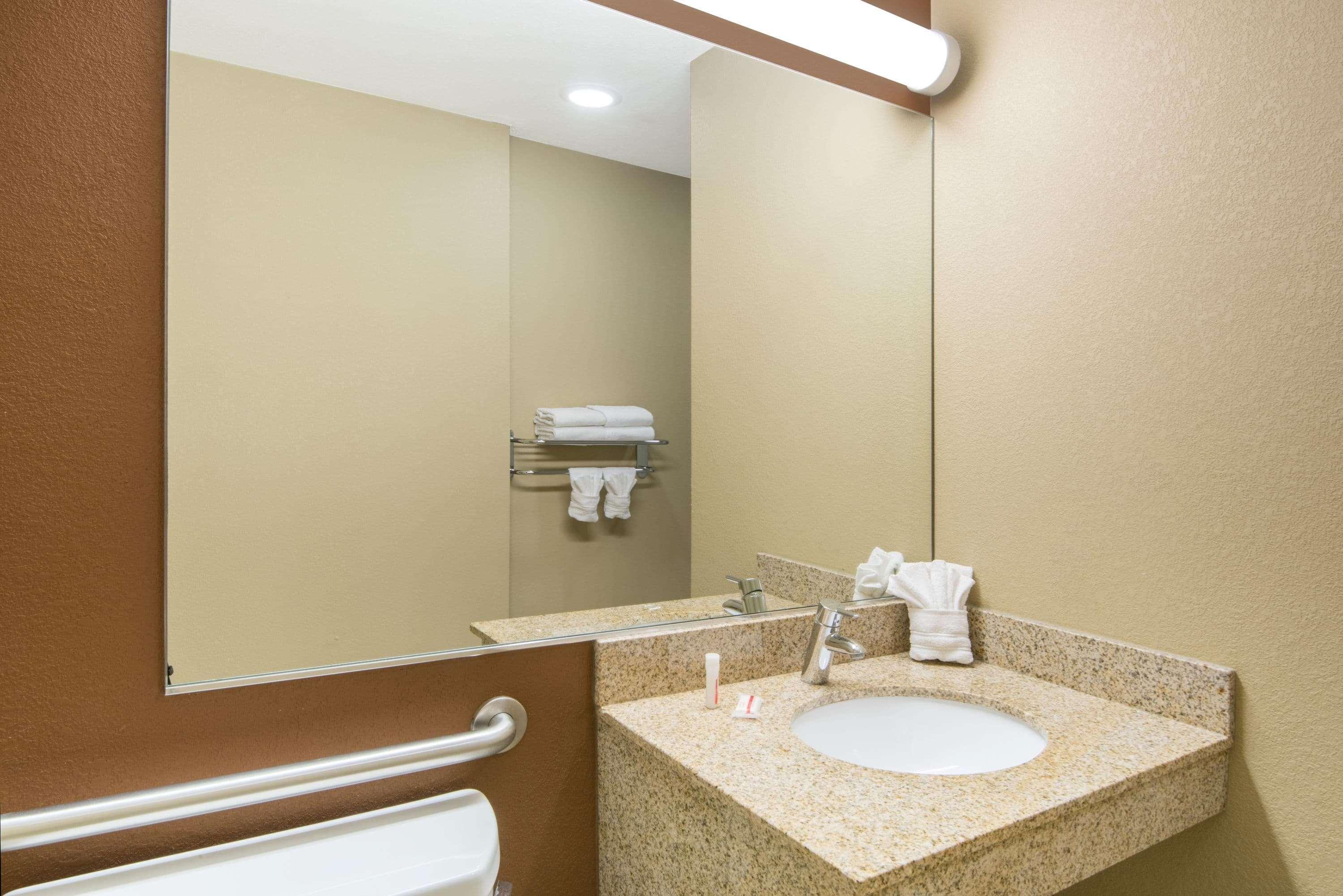 Microtel Inn And Suites North Canton Εξωτερικό φωτογραφία