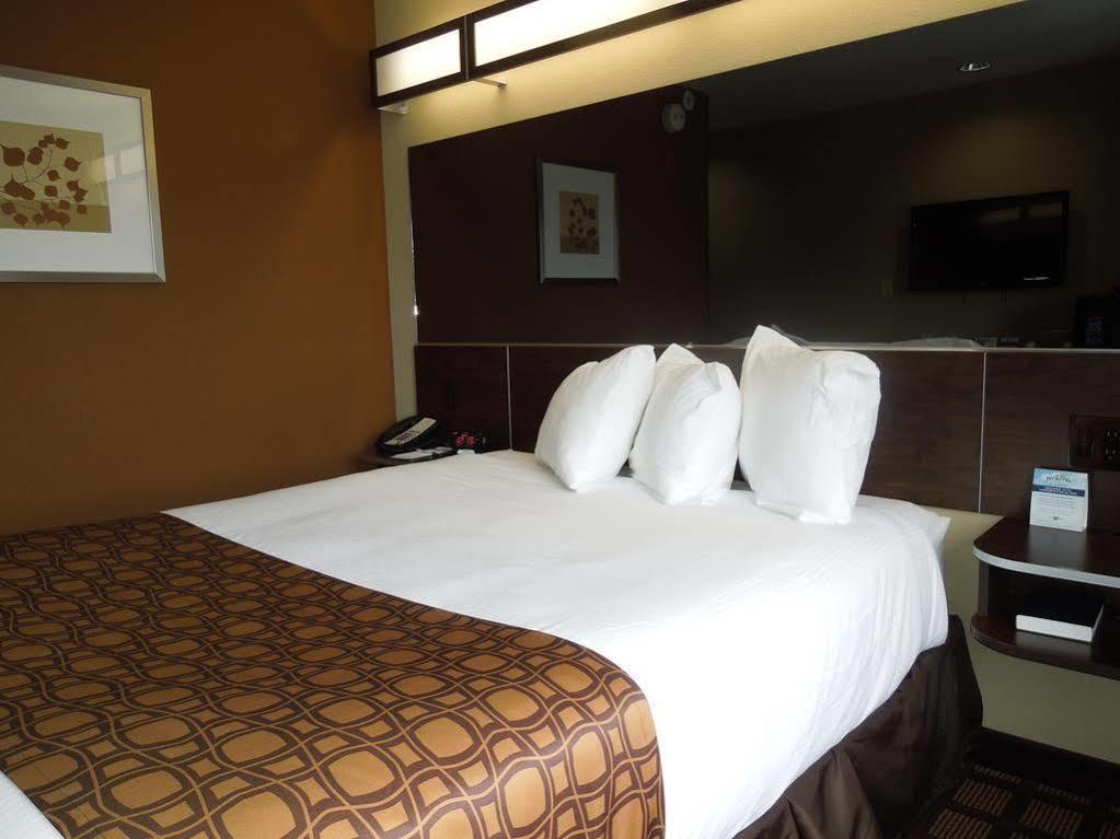 Microtel Inn And Suites North Canton Εξωτερικό φωτογραφία